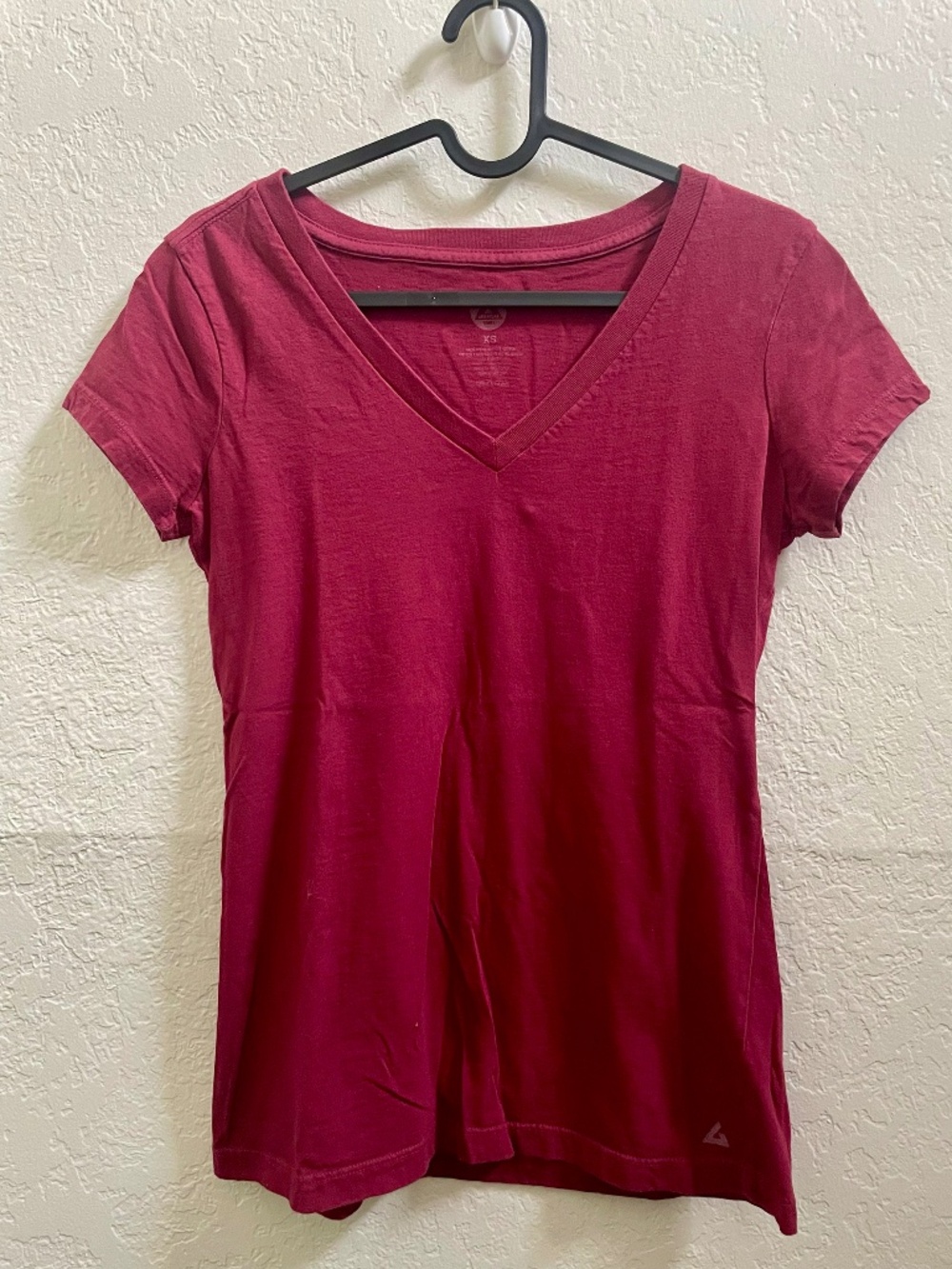 American Giant Women's V-Neck Maroon Tshirt - Made in USA - Size XS